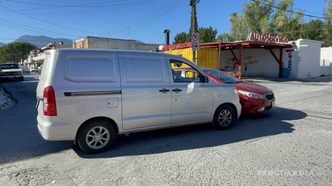 $!La conductora del KIA Forte describió como intentó advertir al automovilista infractor con repetidos toques de bocina antes del impacto que afectó la dirección de su vehículo.