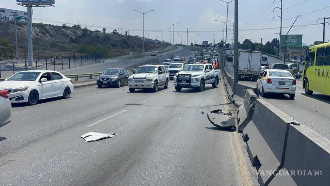 $!Elementos de la Policía Municipal de Tránsito acudieron al lugar para tomar conocimiento y auxiliar a los conductores involucrados.