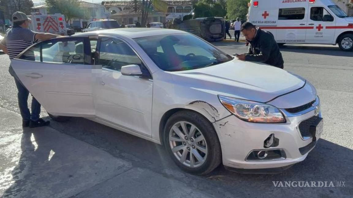$!El accidente ocurrió cuando el conductor de un Chevrolet Malibu se atravesó en el camino de la joven, causando la colisión.