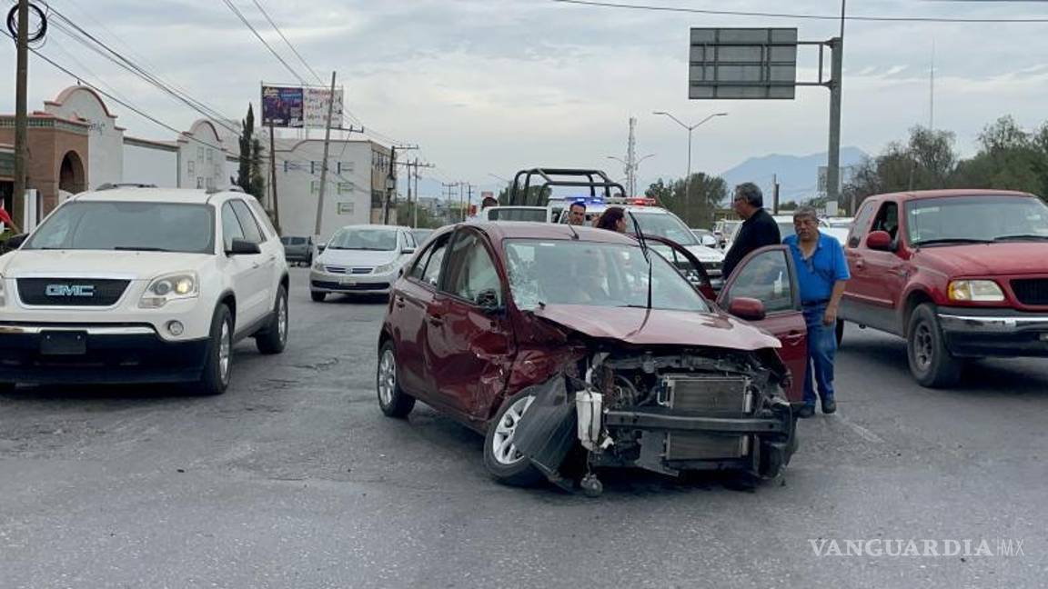 $!Los ajustadores de las aseguradoras evaluaron los daños y se hicieron cargo de los gastos médicos tras el accidente en la colonia Europa.