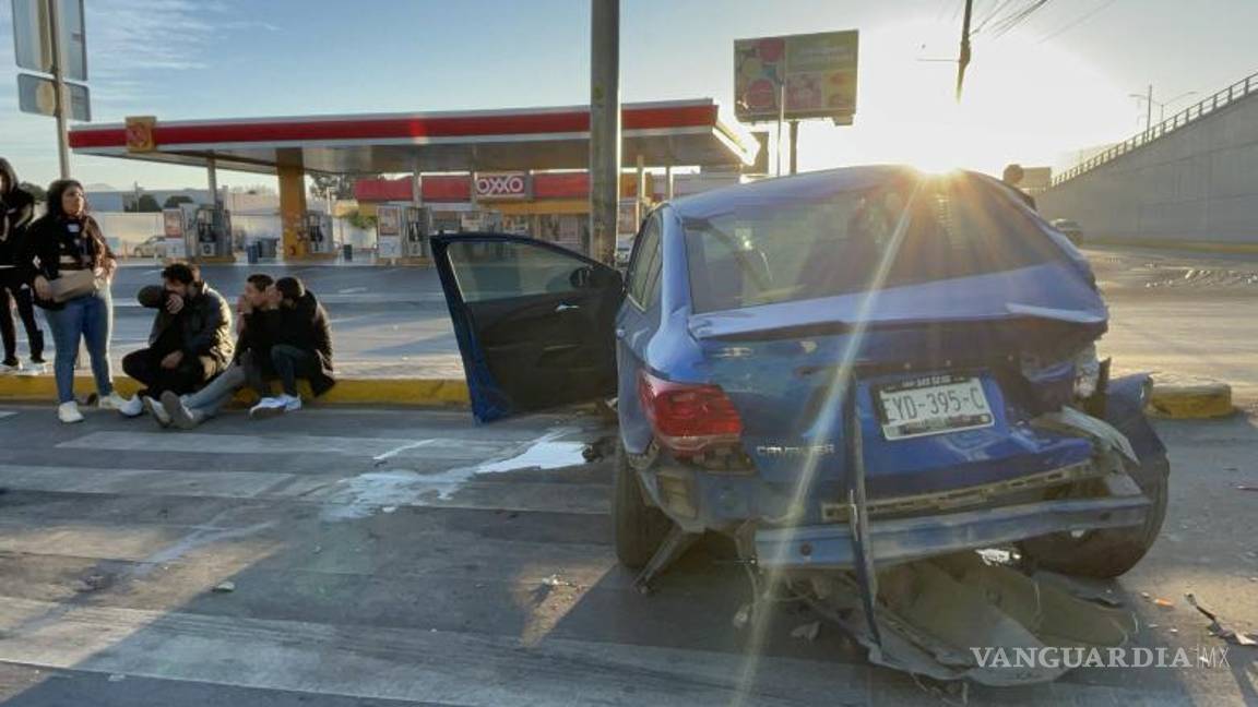 $!Los pasajeros del Cavalier resultaron ilesos pese a la gravedad del impacto.