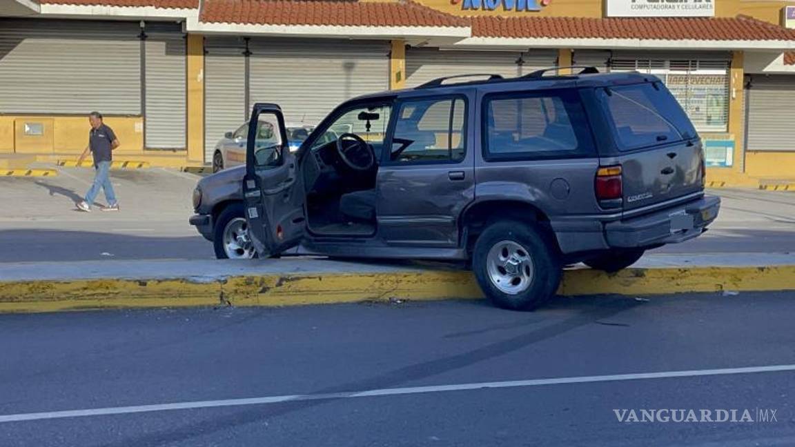 $!A pesar de terminar por encima del camellón, los daños no fueron considerables.