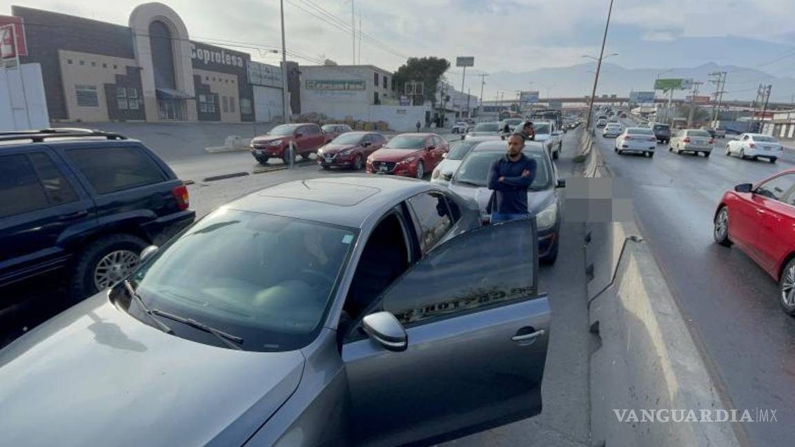 $!Elementos de Tránsito Municipal acudieron al lugar para tomar conocimiento y coordinar la remoción de los vehículos involucrados en los accidentes.