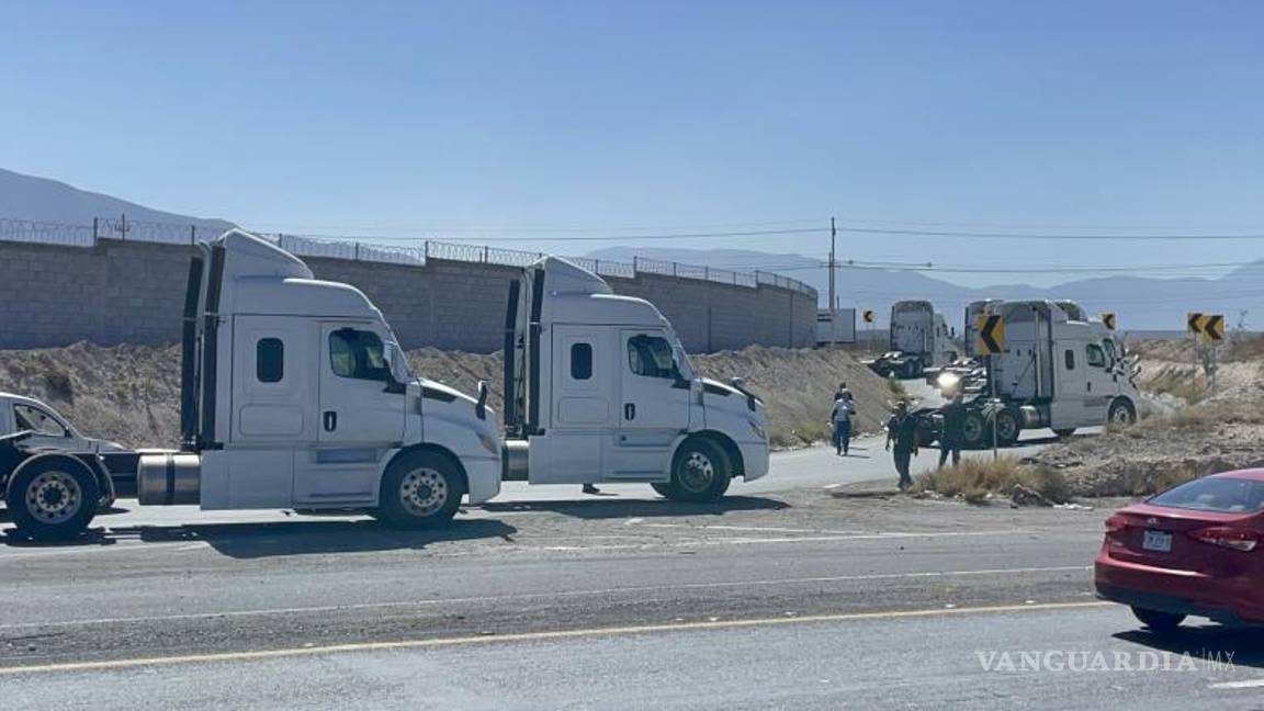 $!Transportistas que pretendían usar el retorno tuvieron que continuar hasta otro punto del libramiento.