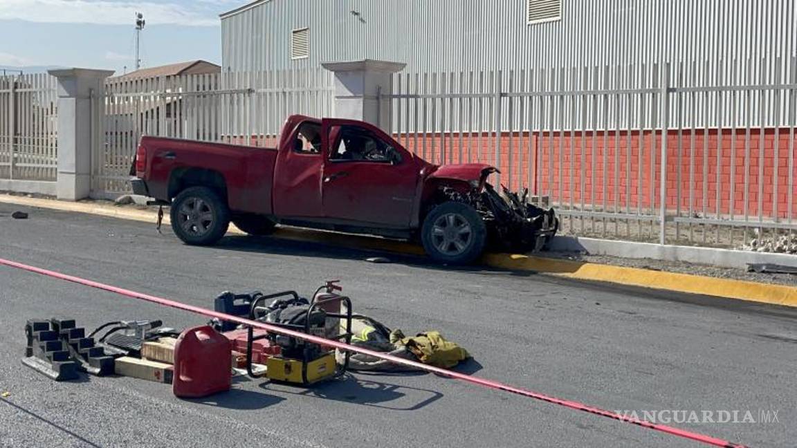 $!Muere joven tras choque entre pipa y camioneta en el libramiento OFT; tres heridos