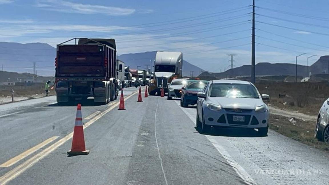 $!El accidente bloqueó la circulación en el Libramiento Norponiente, rumbo a la carretera a Zacatecas.