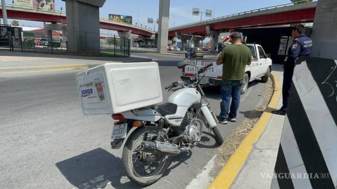 $!El lugar del incidente, en la colonia Provivienda, fue asegurado por autoridades de Tránsito Municipal.