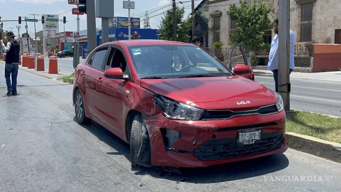 $!El vehículo KIA Río, resultó proyectado hacia la cuneta del carril central durante el accidente.