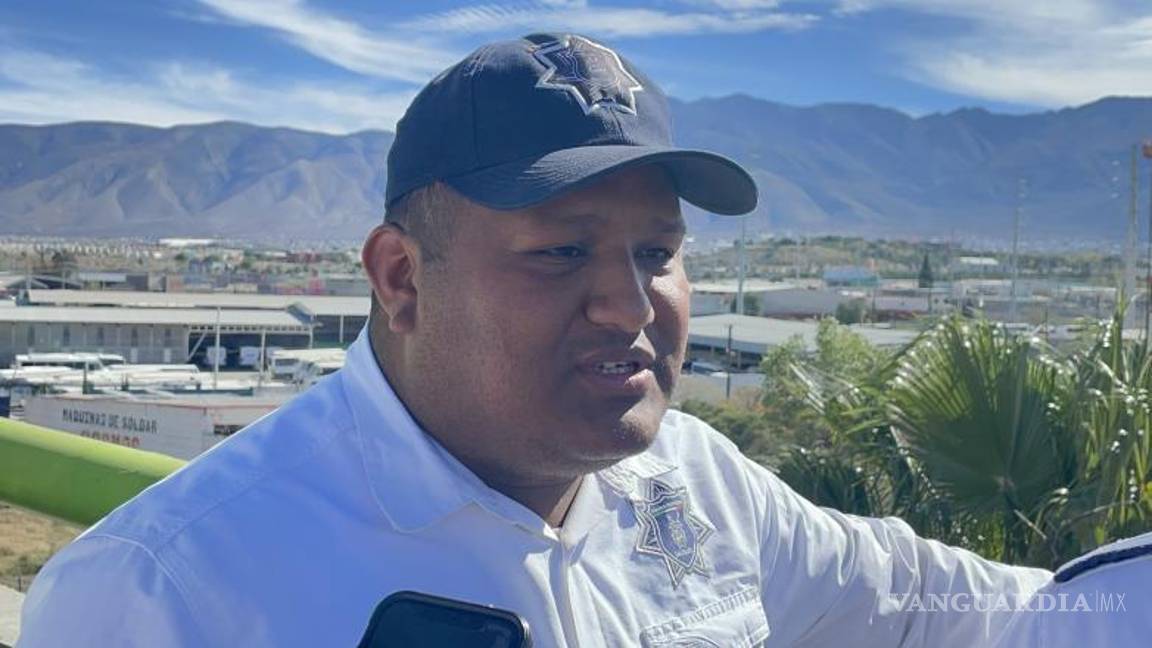 $!Una vez en la cima, ambos fueron auxiliados por los bomberos y posteriormente el joven fue llevado con sus padres a la UNIF.