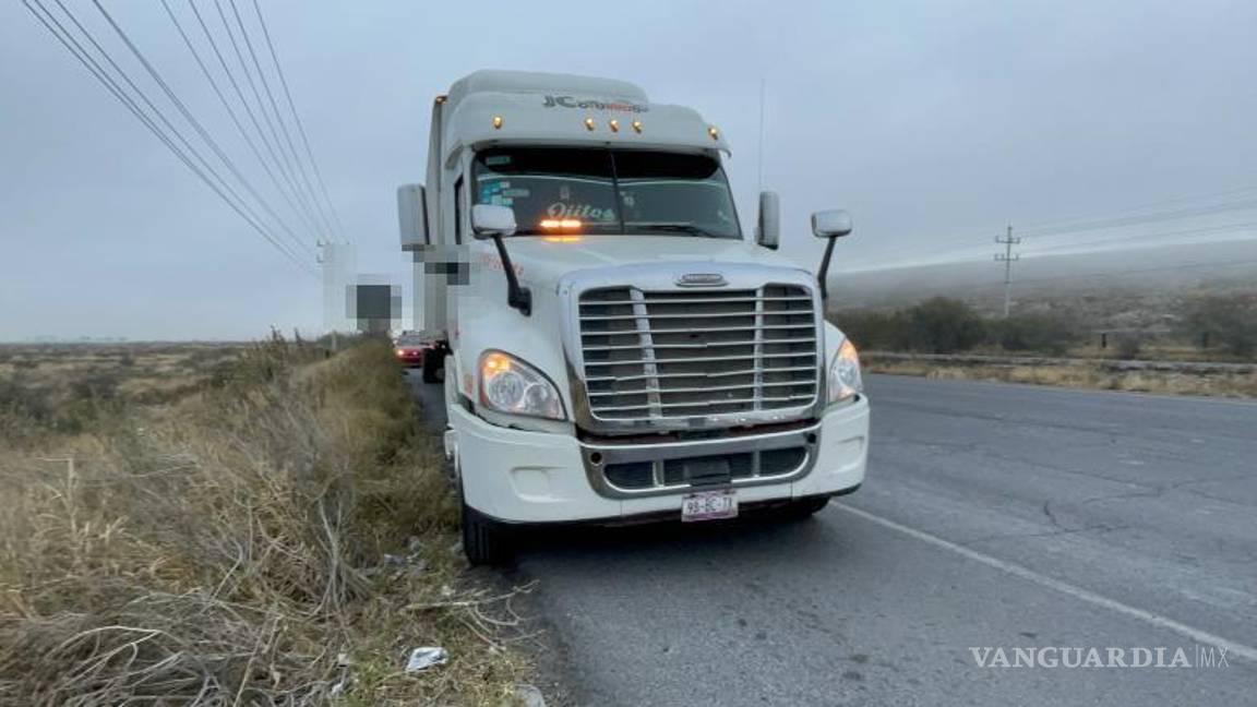 $!El accidente en el libramiento Flores Tapia dejó una disputa de responsabilidades entre ambos conductores.