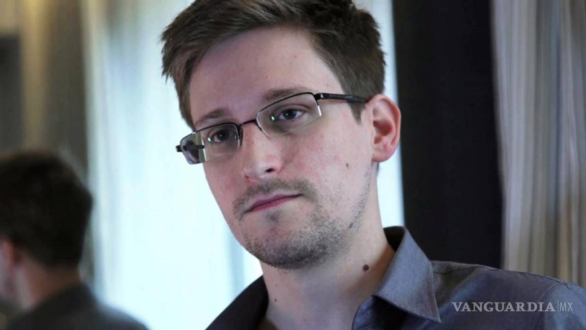 Putin le da la ciudadanía rusa a Edward Snowden, perseguido por revelar programas de espionaje de EU