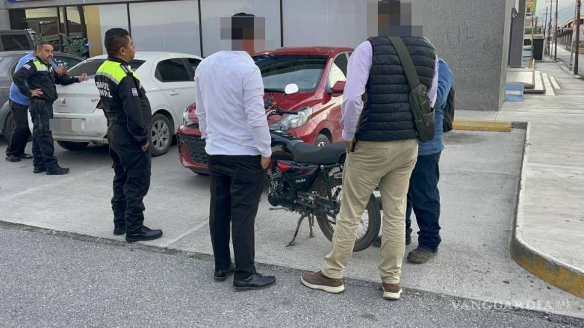 $!Autoridades de Tránsito Municipal acudieron al lugar para tomar conocimiento del percance.