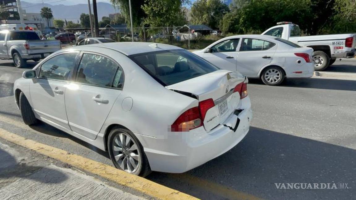 $!El vehículo Honda Civic, resultó gravemente dañado tras el impacto en el accidente vial de la colonia La Salle.