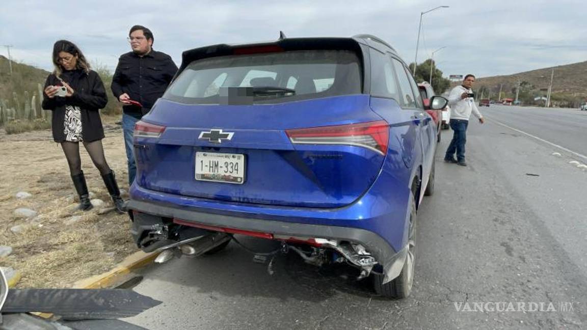 $!Afortunadamente, el accidente no dejó personas lesionadas, y ambos conductores permanecieron en el lugar.