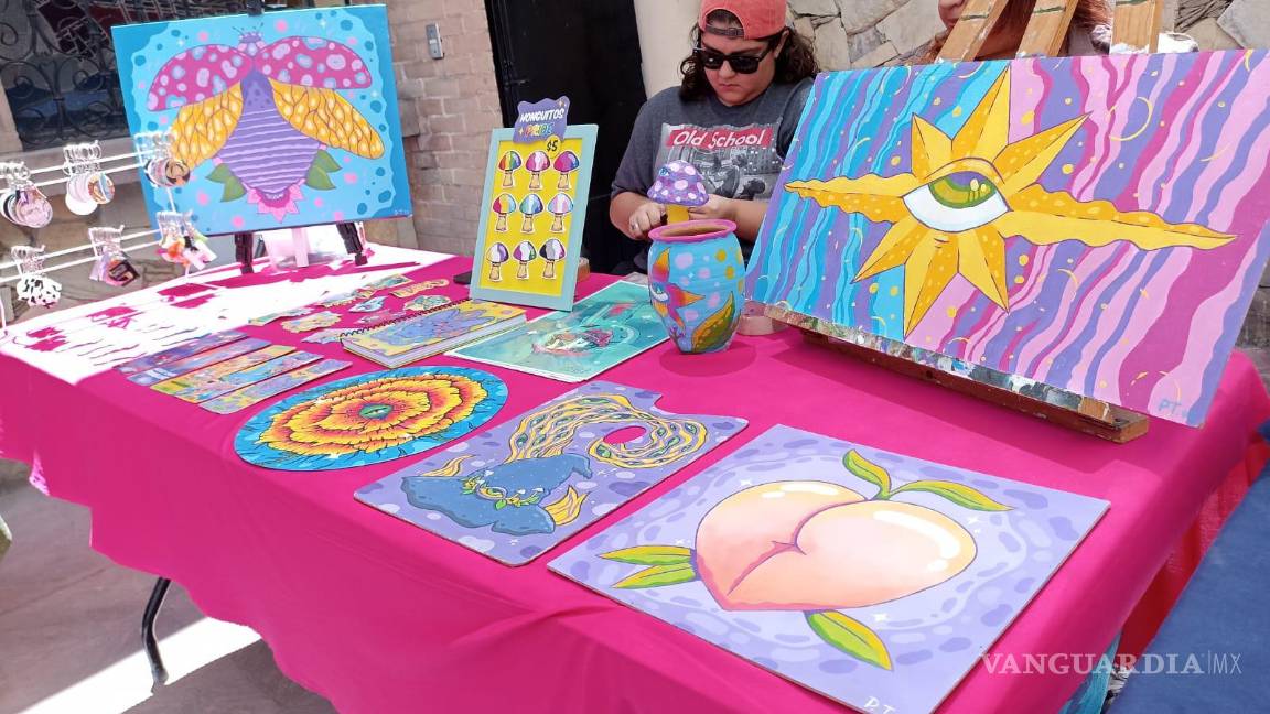 $!Artistas ofrecen sus trabajos.