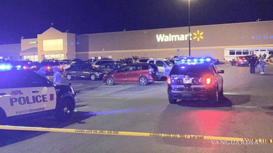 $!La Policía fue alertada de los hechos a las 22:12 hora local del martes, cuando el supermercado Walmart todavía se encontraba abierto