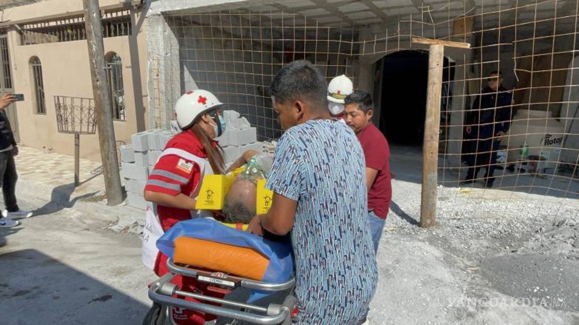 $!Paramédicos de la Cruz Roja estabilizaron al albañil.