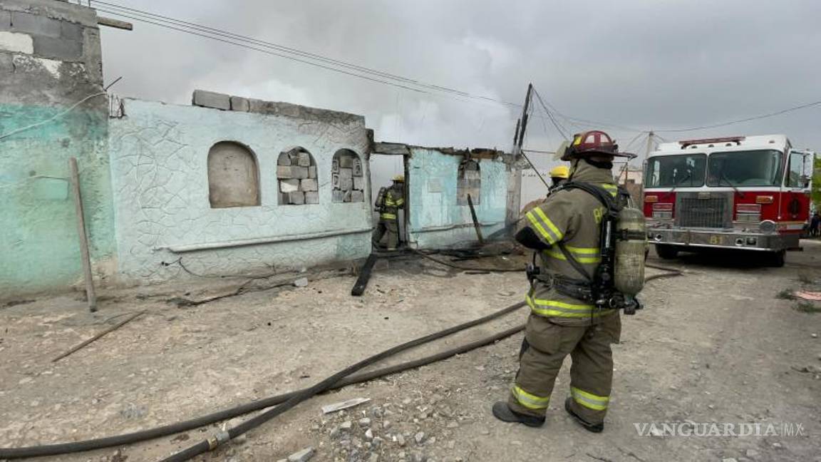 $!Bomberos controlaron incendio en vivienda de Valle de las Aves sin víctimas que lamentar.