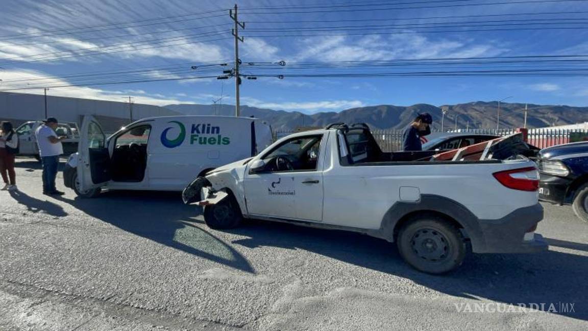 $!La camioneta Dodge RAM involucrada en el accidente con la Volkswagen Caddy, que resultó impactada durante la colisión.