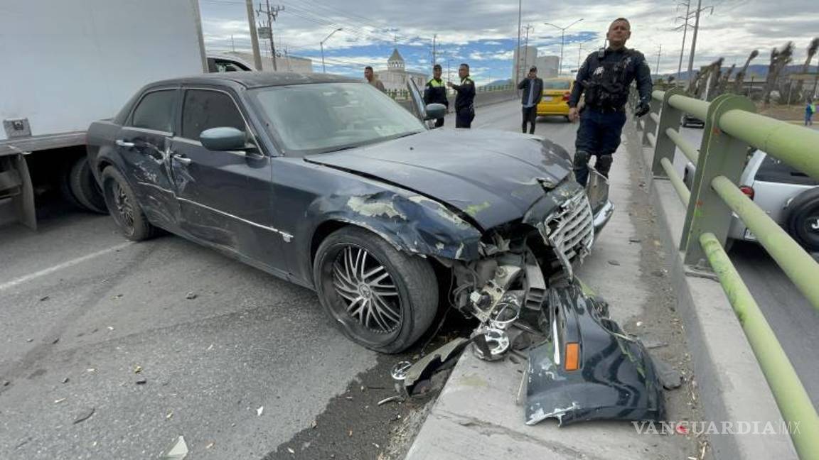 $!Familiares del responsable acudieron al lugar para intentar llegar a un acuerdo y evitar acciones legales.