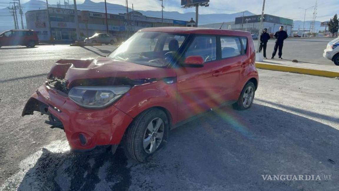 $!El automóvil siniestrado fue llevado a un corralón mientras se gestionaba el pago de daños a través de la aseguradora.