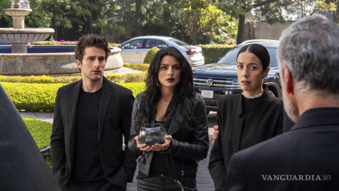 $!Lleno de travestis, el funeral de Verónica Castro en La Casa de las Flores