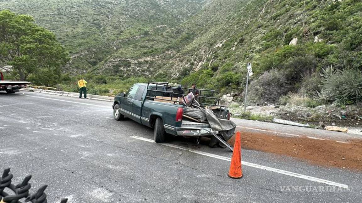 $!Una de las camionetas quedó destrozada.