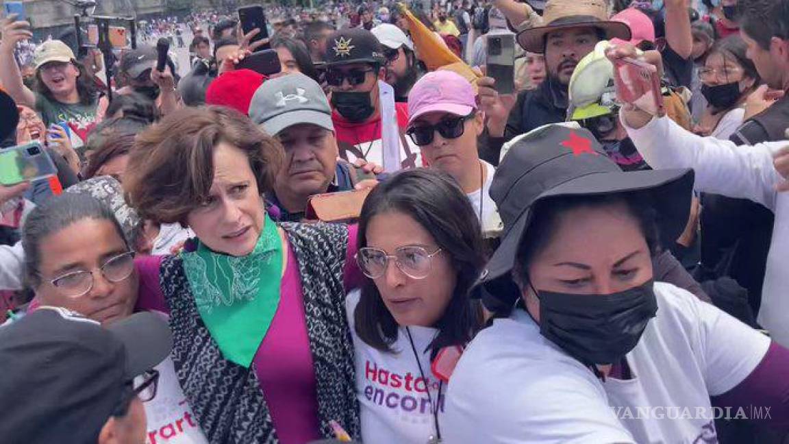 Denise Dresser es abucheada y ‘corrida’ de marcha por el 2 de octubre