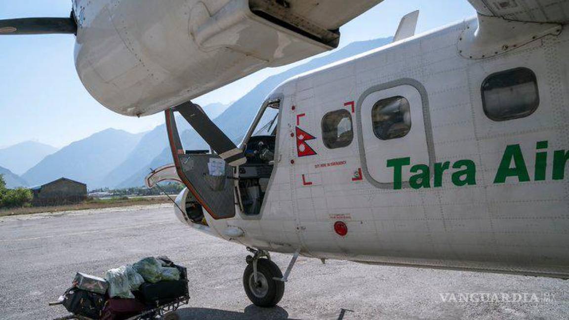 Desapareció avión con 22 personas en Nepal