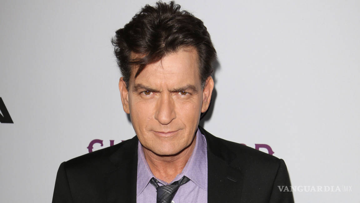 Mujer en demanda judicial de VIH 'felizmente firmó' un acuerdo de confidencialidad para salir conmigo: Charlie Sheen