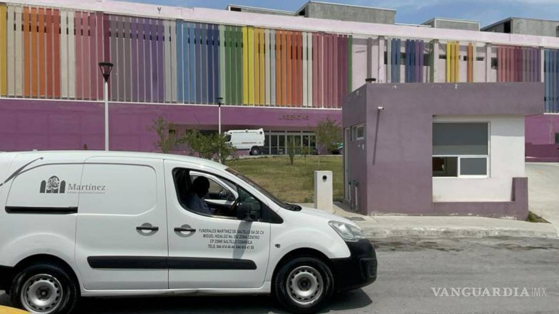 $!Personal forense trasladó el cuerpo del niño al Semefo para realizar la necropsia correspondiente.