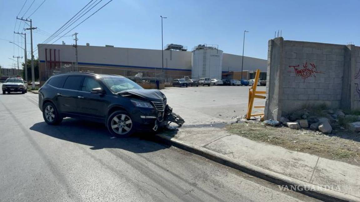 $!Afortunadamente la camioneta no golpeó a otros vehículos.