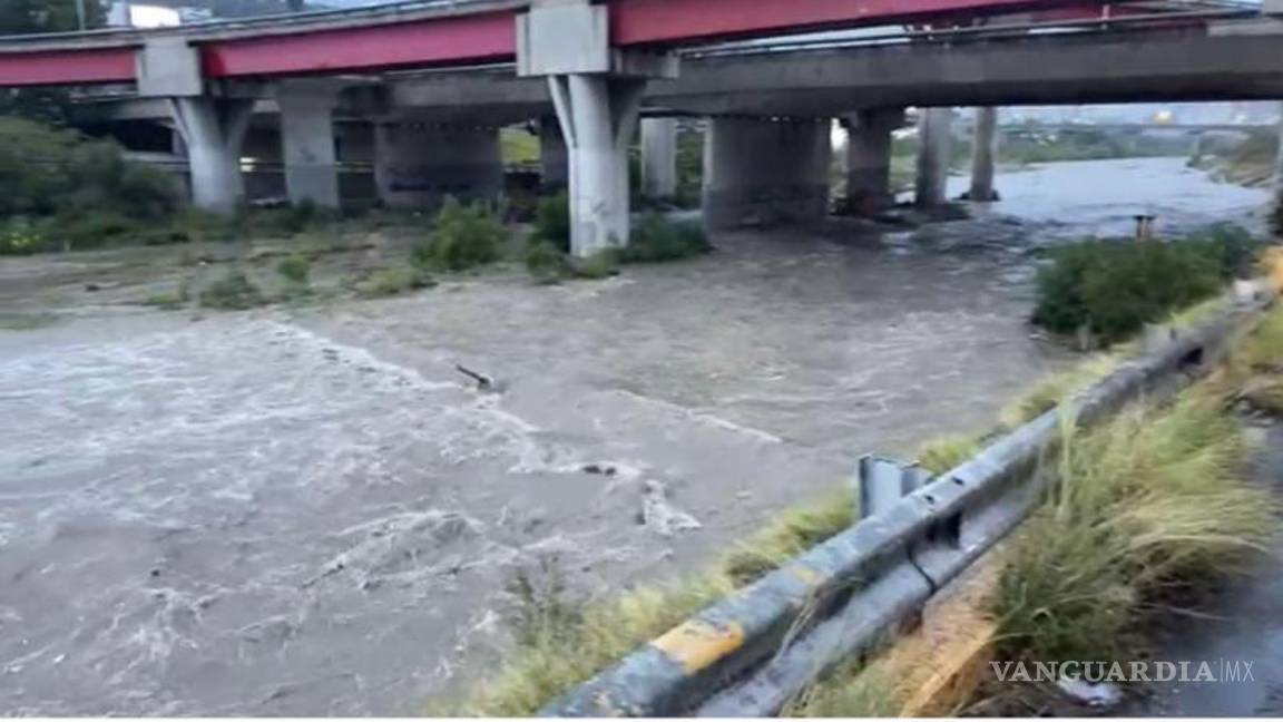 $!Las lluvias provocaron un deslave que afectó la circulación en la Carretera a Nuevo Laredo, sin que se reportaran personas lesionadas.