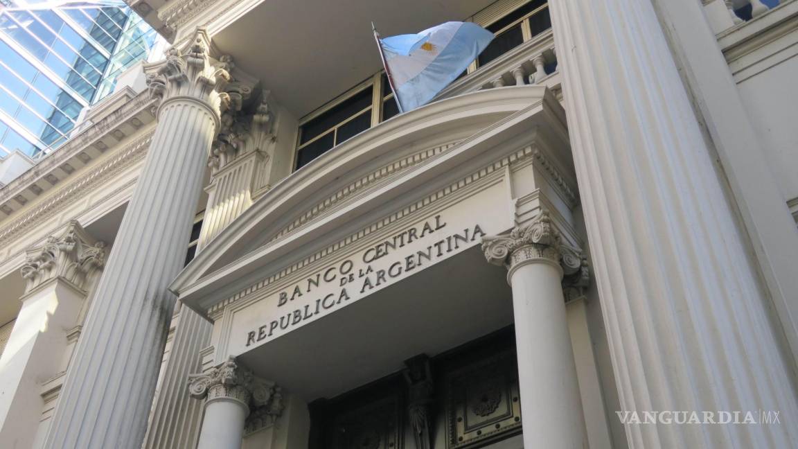 Argentina intenta hacer frente a la inflación con nuevo billete de 2 mil pesos