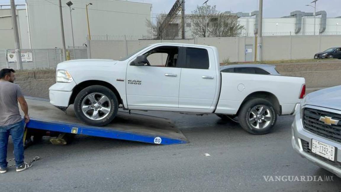 $!Una grúa tuvo que remolcar la camioneta debido a fallas mecánicas reportadas.