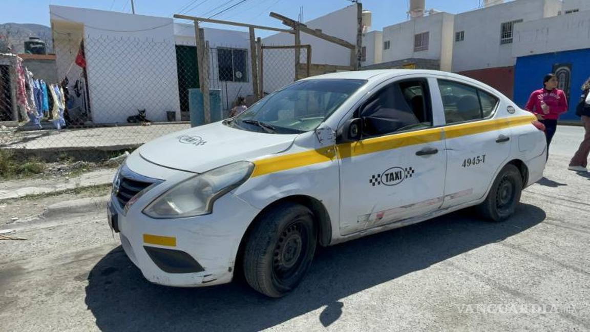 $!El accidente ocurrió cuando el conductor del taxi giró a la izquierda, cortando el paso de la estudiante que intentaba rebasarlo por ese mismo lado.