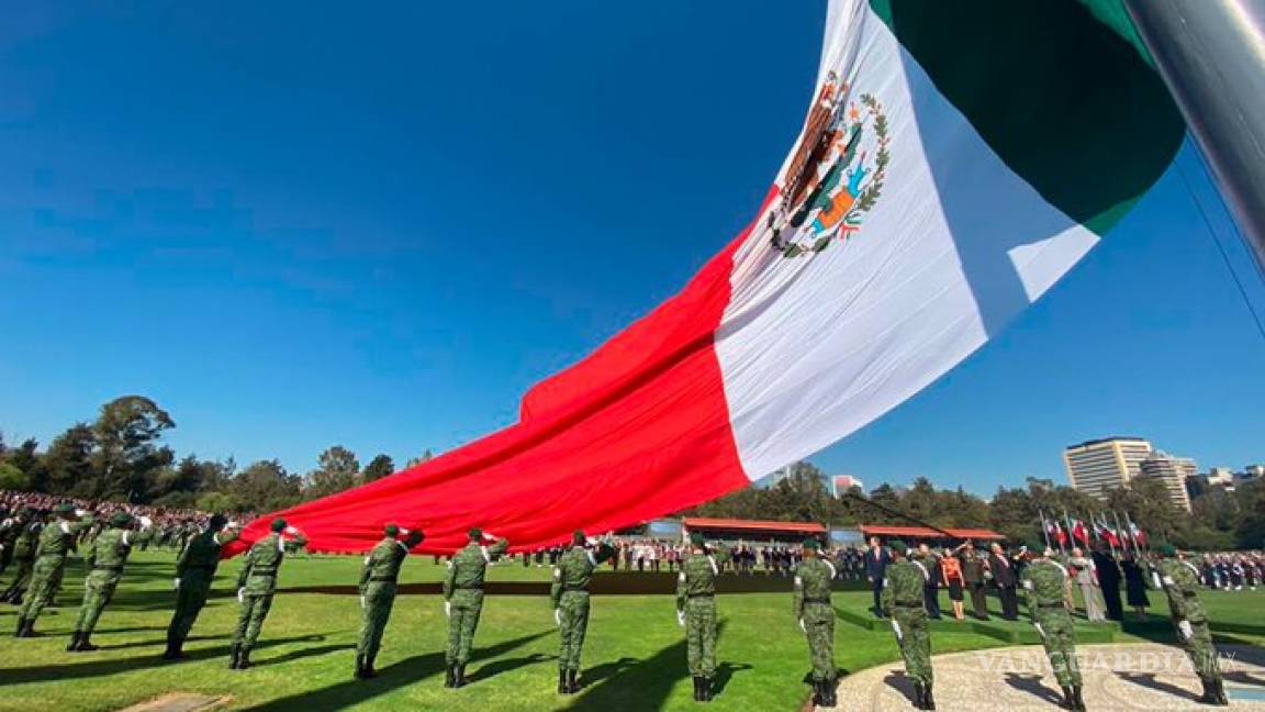 AMLO encabeza ceremonia por el Día de la Bandera en Campo Marte