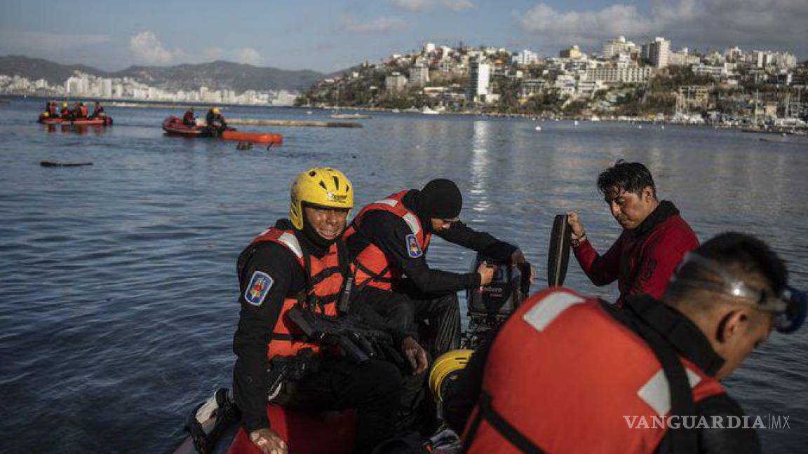 Buzos de la Marina buscan cuerpos en mar de Acapulco