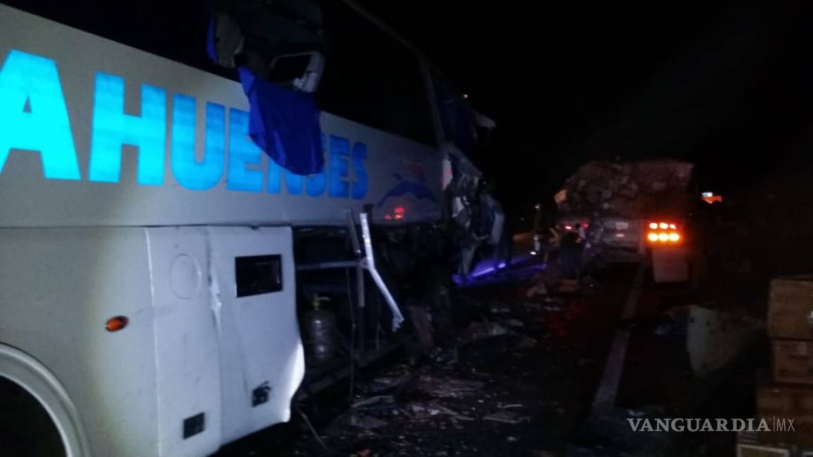 Choque en autopista Gómez Palacio-Durango deja un muerto y 18 lesionados