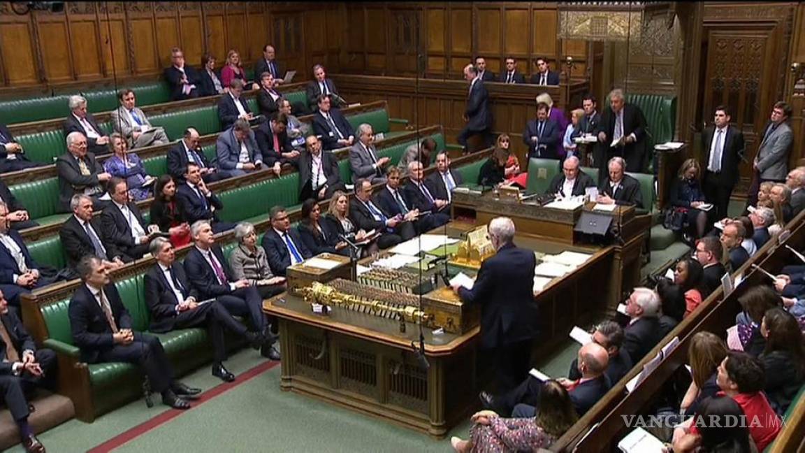 Parlamento rechaza alternativas al Brexit de Theresa May