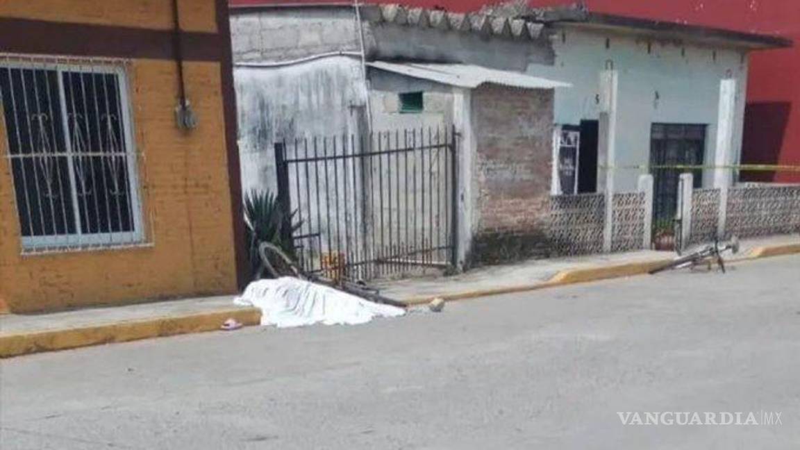 $!El crimen ocurrió a escasas dos cuadras de la comandancia municipal