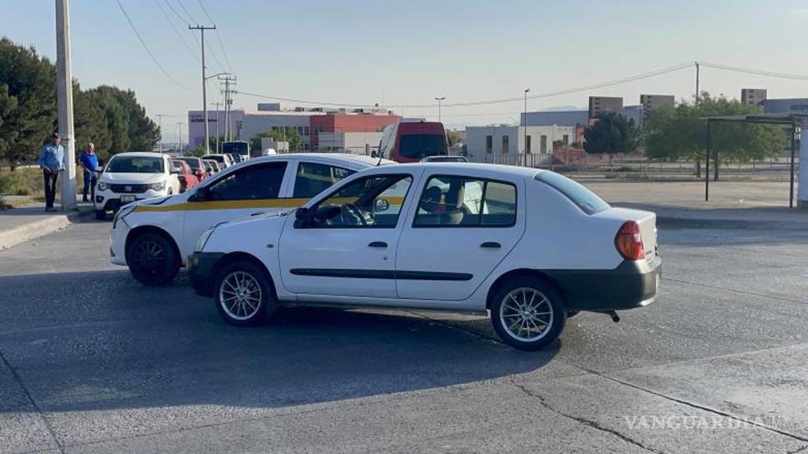 $!Los conductores involucrados esperaron a las autoridades sin mover los vehículos.