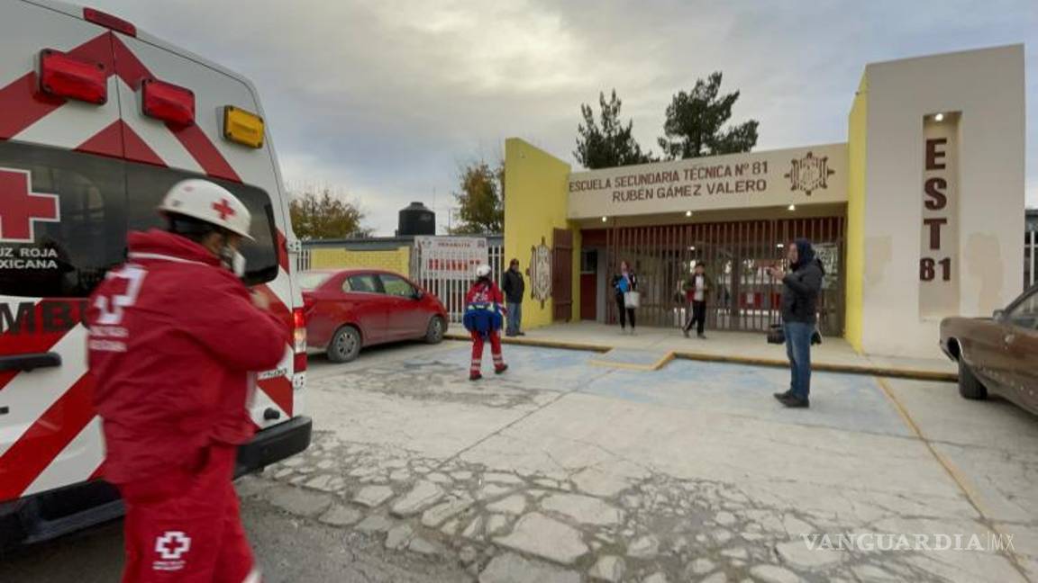 $!El cuerpo fue cubierto con una sábana, y se negó la entrada a los alumnos y profesores.