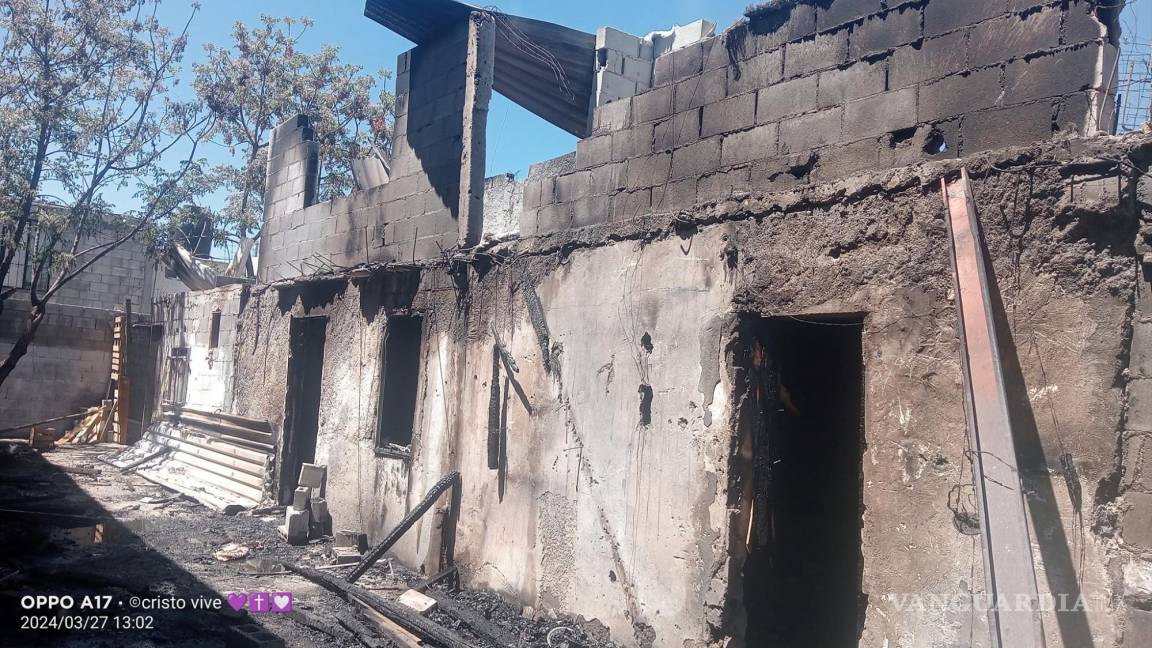 Hombre de 51 años busca reconstruir su hogar en Saltillo; incendio dejó el domicilio en cenizas