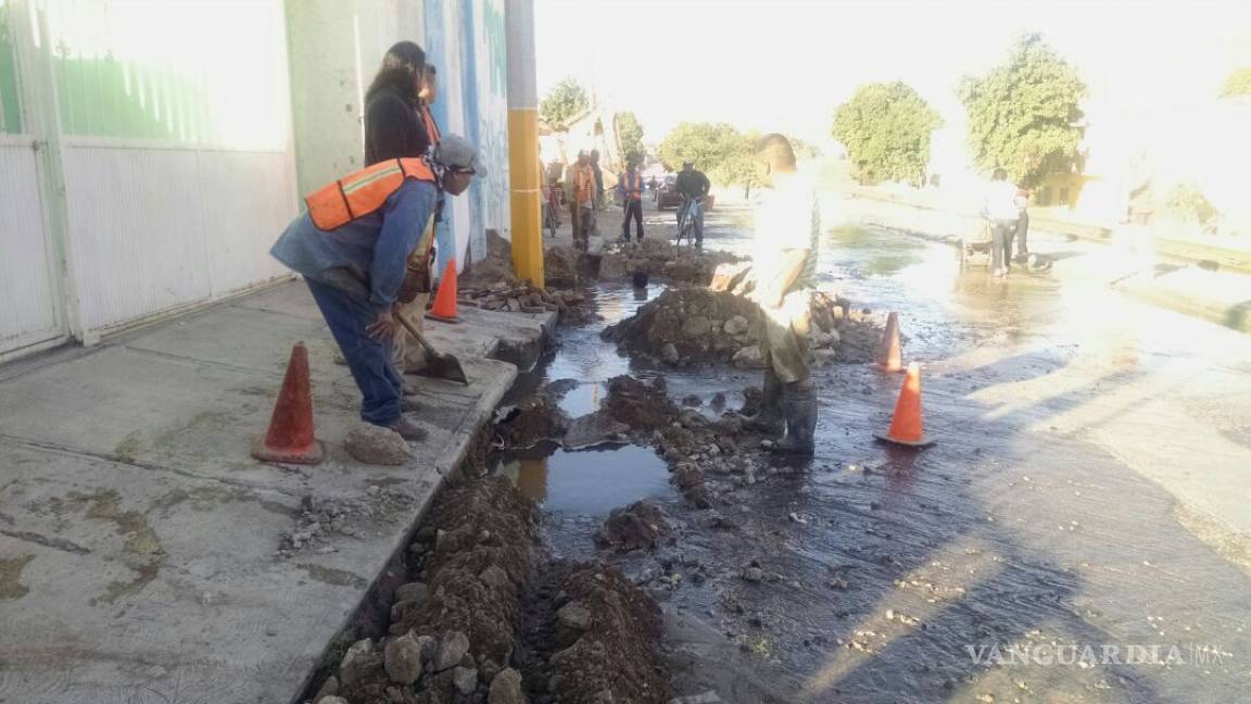 Interconectan nueva tubería en colonias del poniente de Torreón