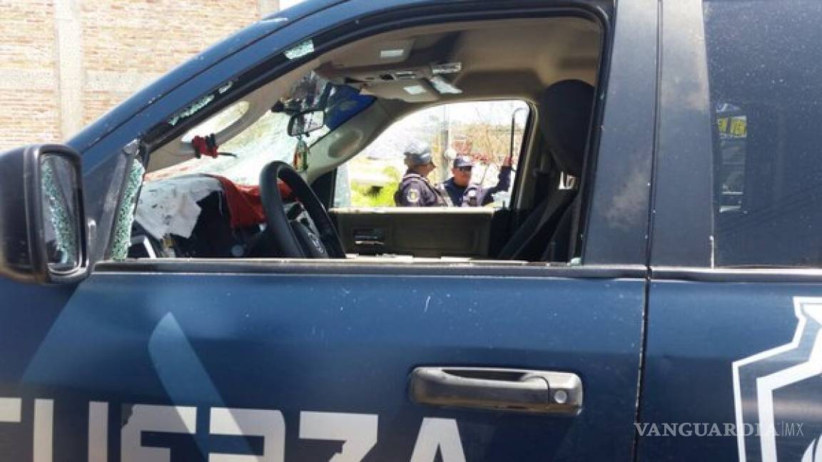 Normalistas de Ayotzinapa se enfrentan a policías en Chilpancingo
