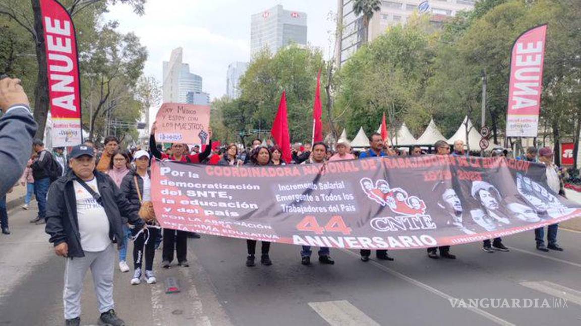 $!Maestros de la CNTE vuelven a marchar en la CDMX, critican a AMLO por inaugurar ‘su trenecito’