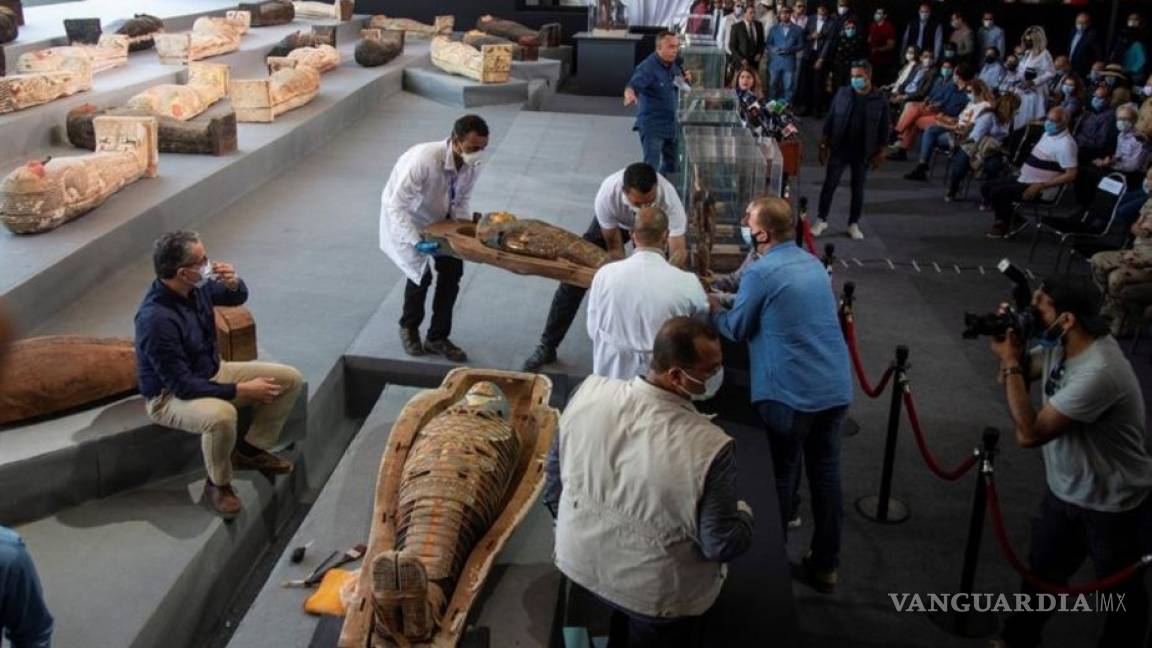 Encuentran 100 sarcófagos de 2 mil 300 años de antigüedad en Egipto; el mayor descubrimiento hasta ahora