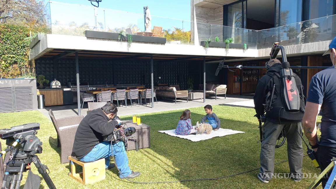 $!Mariano Soria perfecciona su actuación bajo la dirección experta del equipo de producción.