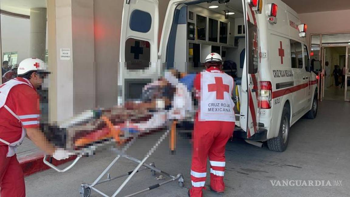 $!La autolesión dejó al hombre con cortes en los brazos y una herida profunda en el cuello, que requirió atención médica urgente.